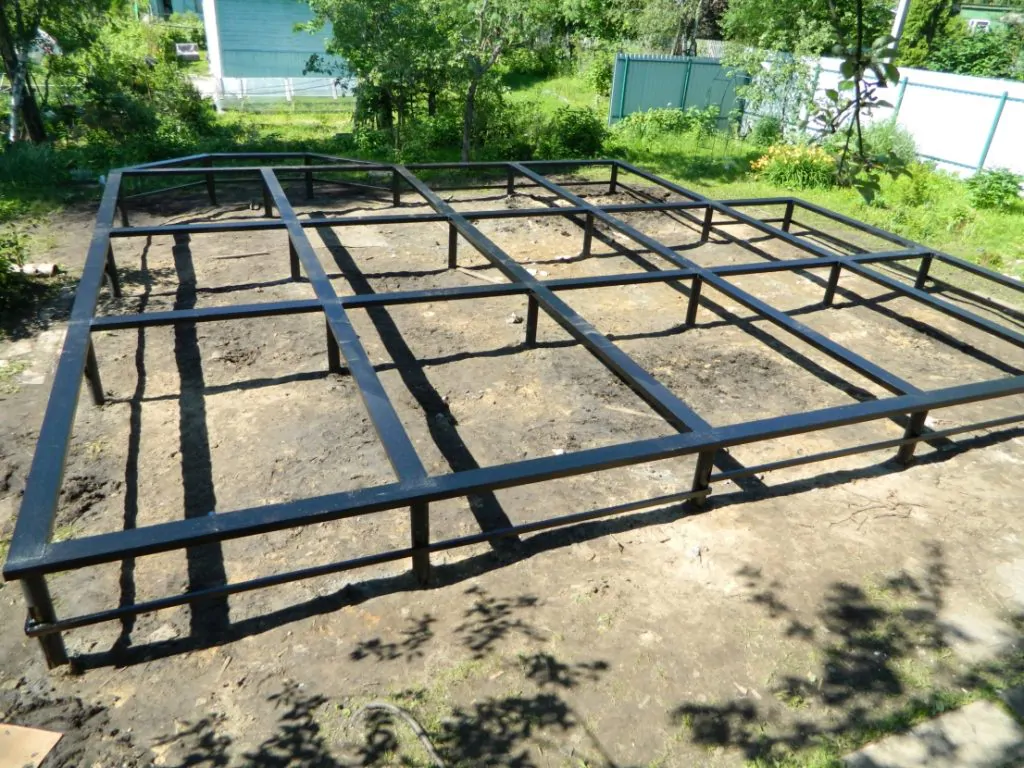 Каркас фундаментной плиты, фундамента, сваи, опоры