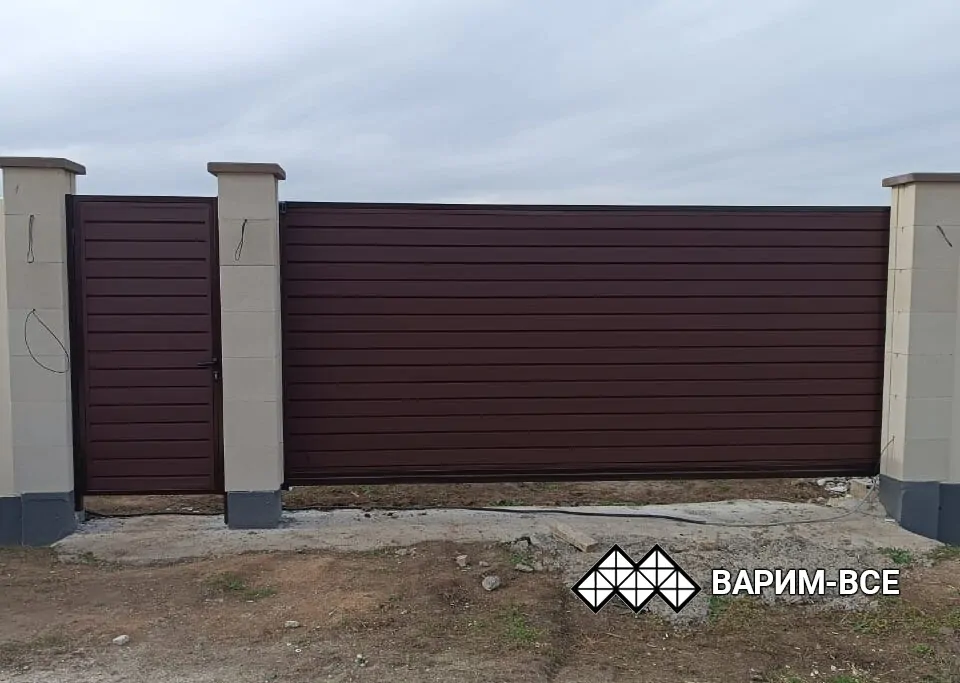 Откатные ворота из металлосайдинга, Дубки
